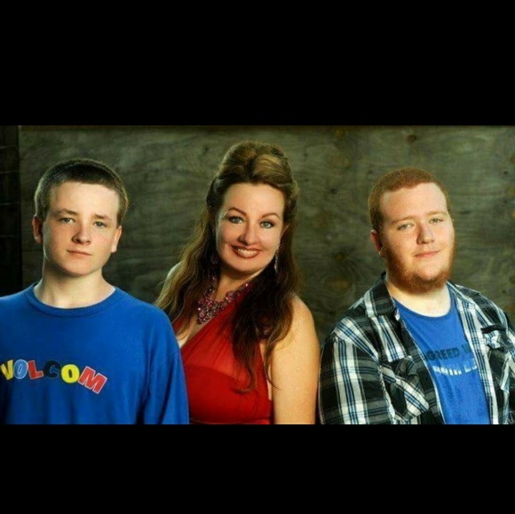 For You, Colton..... "Closet With A Cause" - Picture 4 of 8